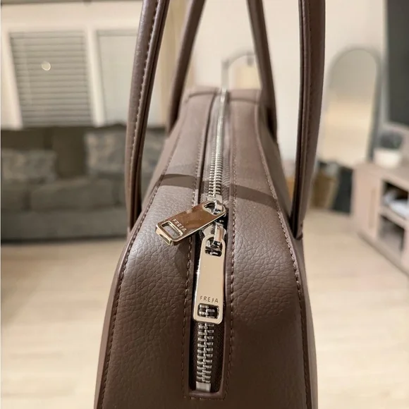 Freja Brown Shoulder Bag - Picture 3 of 7